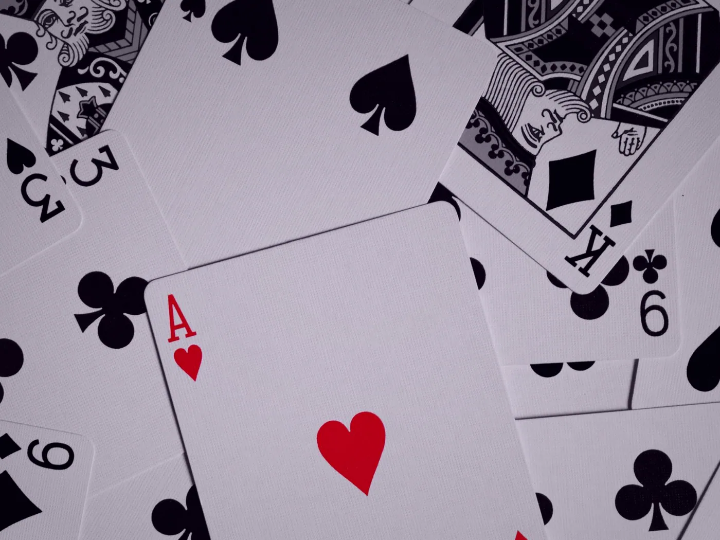 A close view of the felt table’s edge, one card just visible